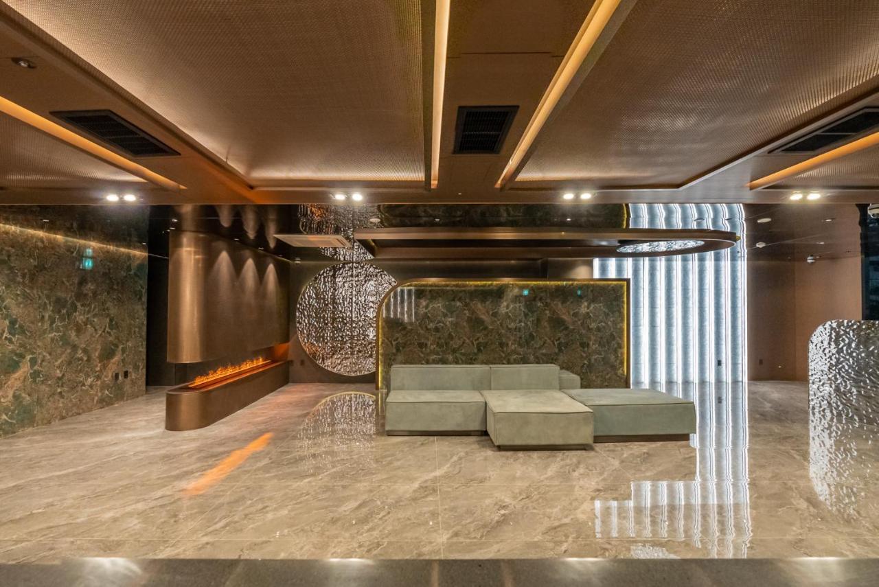 L&L Central Hotel Jeju Bagian luar foto