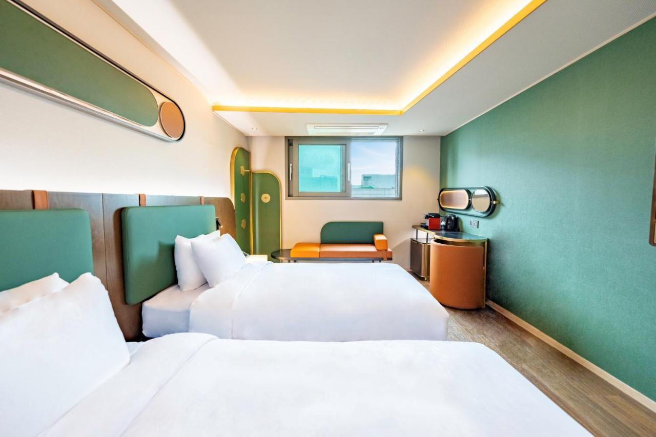 L&L Central Hotel Jeju Bagian luar foto