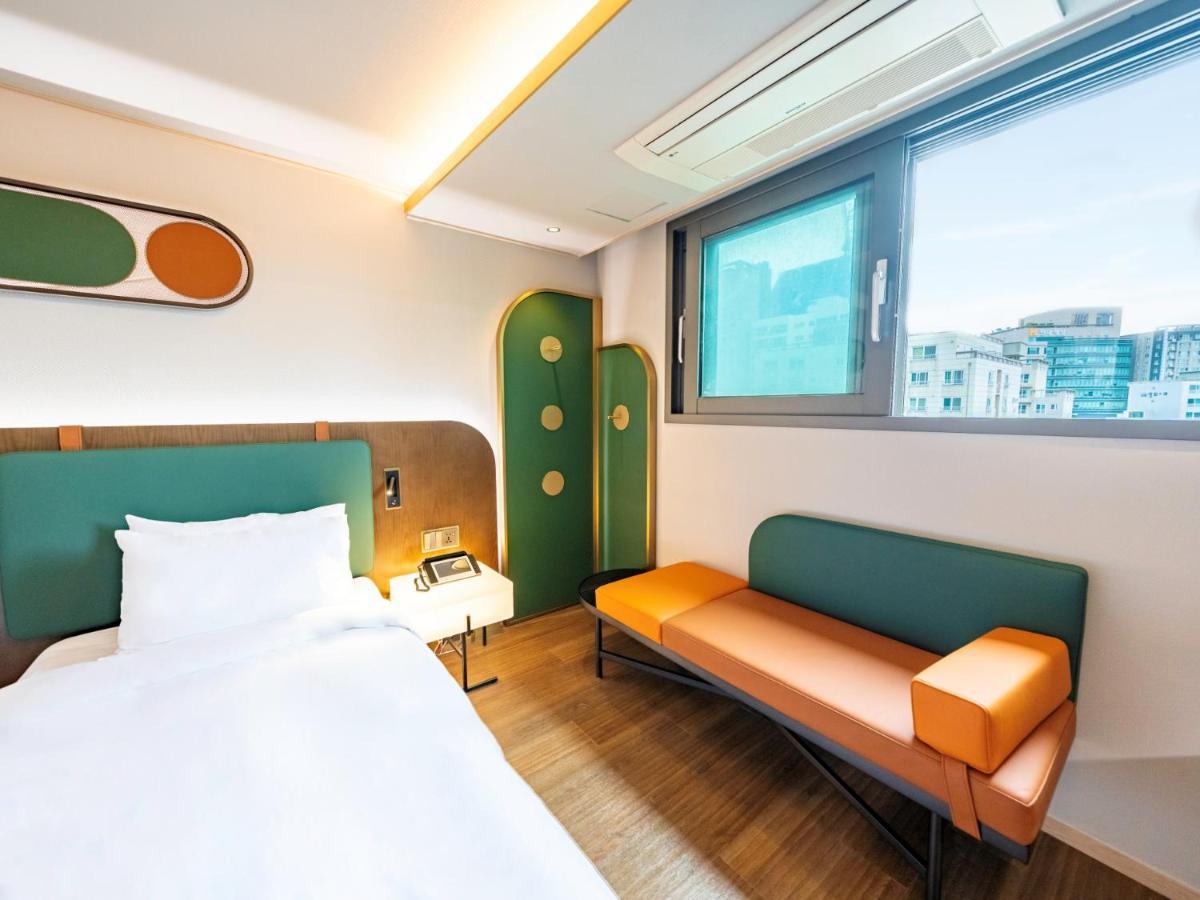 L&L Central Hotel Jeju Bagian luar foto