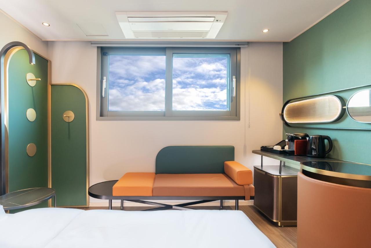 L&L Central Hotel Jeju Bagian luar foto