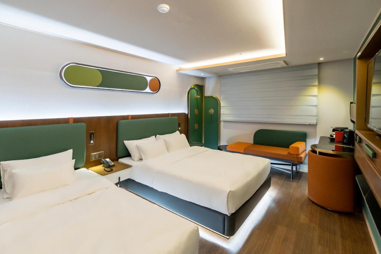 L&L Central Hotel Jeju Bagian luar foto
