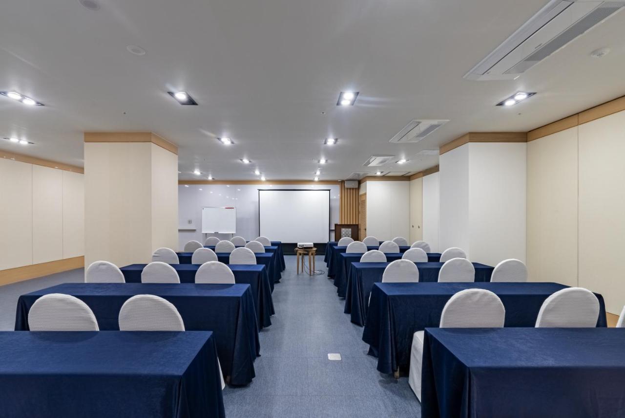 L&L Central Hotel Jeju Bagian luar foto