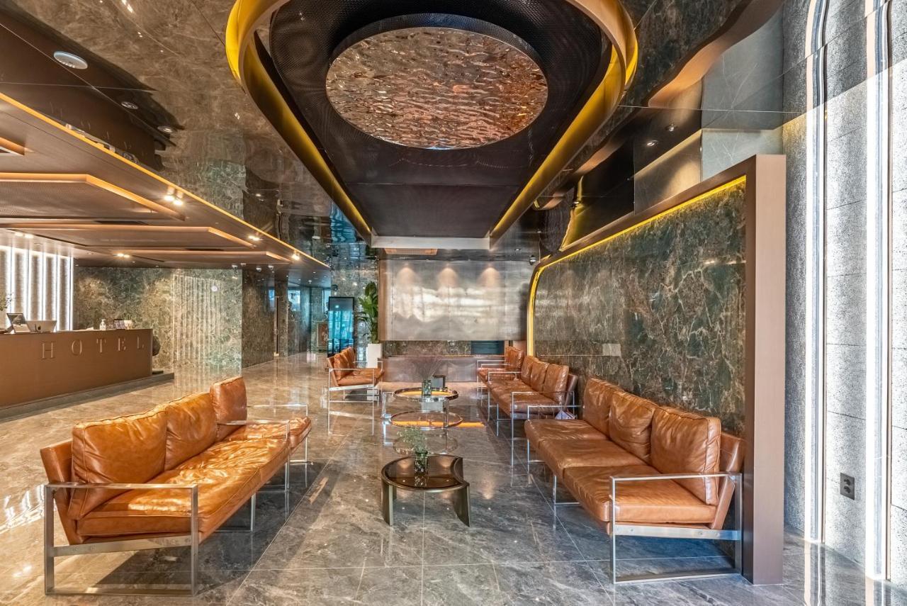 L&L Central Hotel Jeju Bagian luar foto