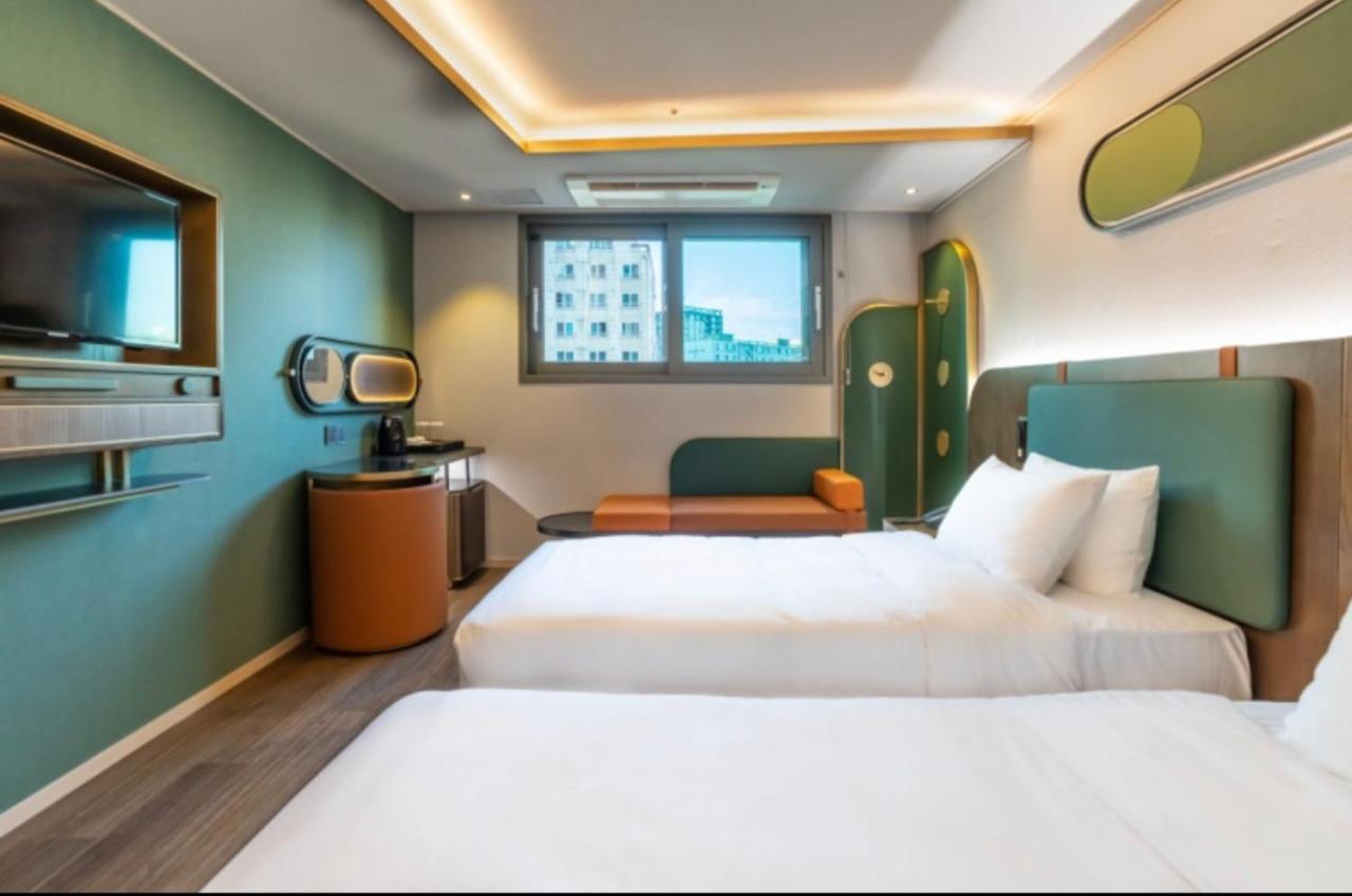 L&L Central Hotel Jeju Bagian luar foto