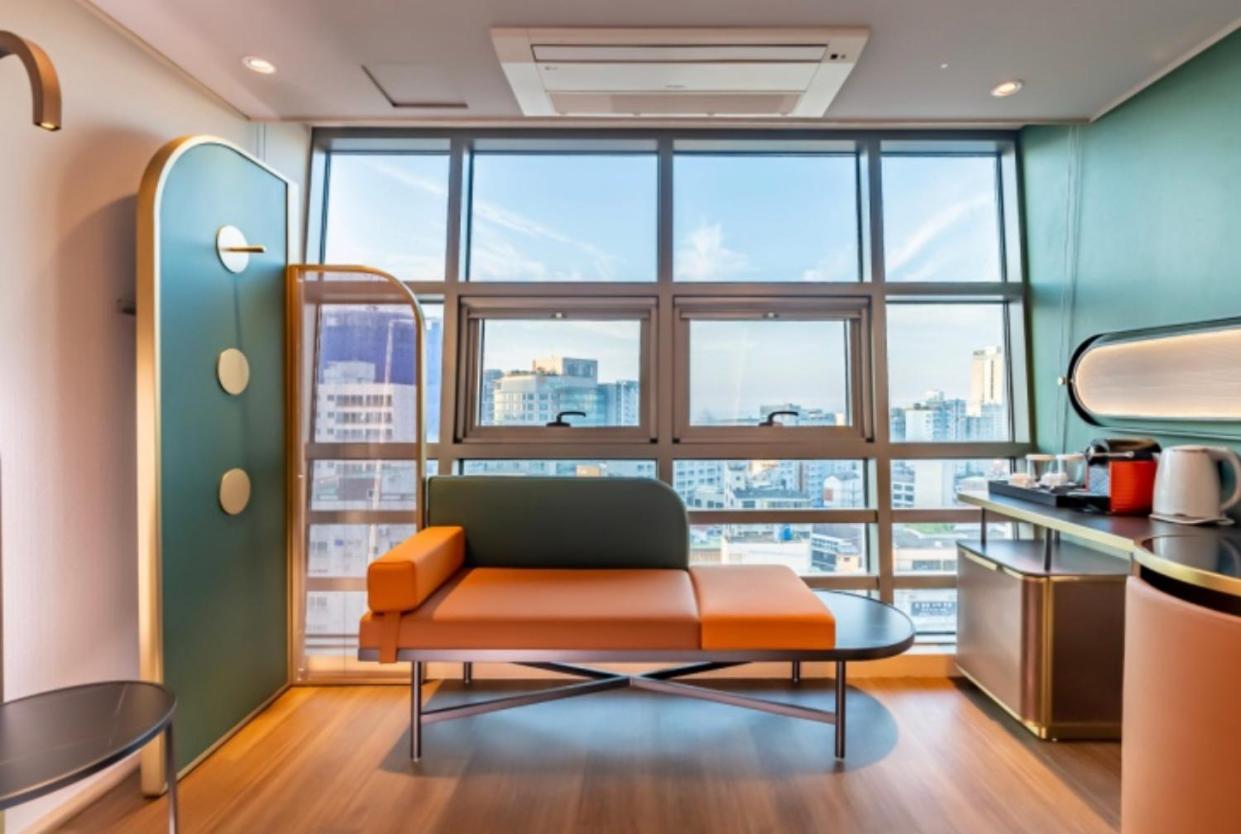 L&L Central Hotel Jeju Bagian luar foto